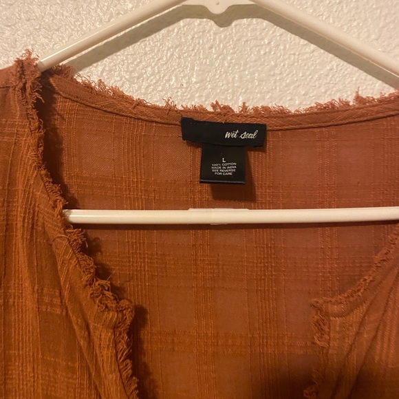 Wet seal shirt - Picture 4 of 4